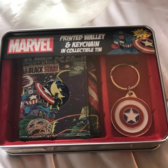Marvel Other - Marvel Printed Wallet & Keychain Set